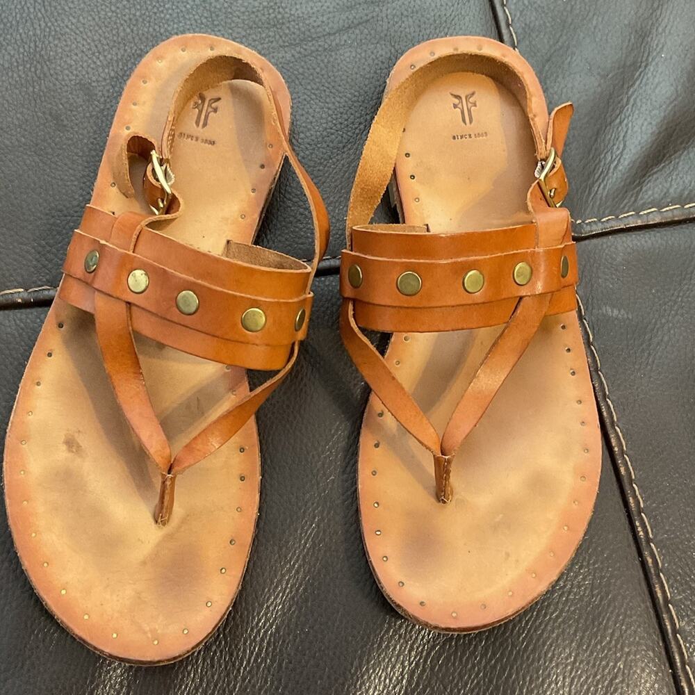 Frye Leather Thong Stud Women's Tan Sandals Sz 8 1/2